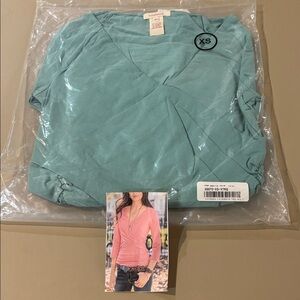 Sundance Vanessa 3/4 Sleeve NWT Size XS. Pulls You In. Very Nice Top!